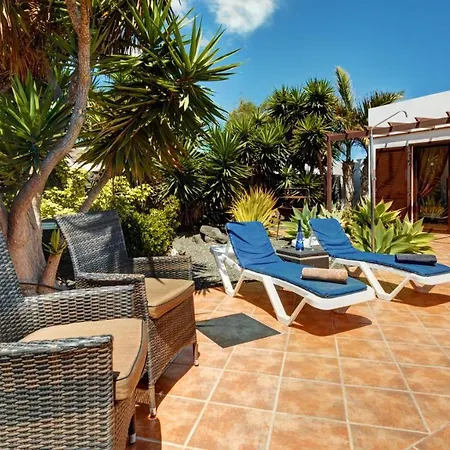 Very Private 4 Bedroom Acebo With Electrically Heated Pool *
