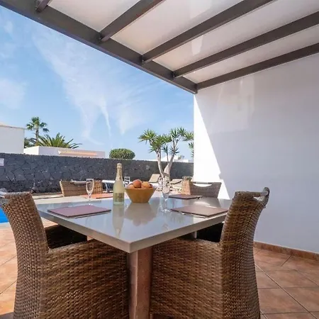 Very Private 4 Bedroom Acebo With Electrically Heated Pool * Playa Blanca (Lanzarote)
