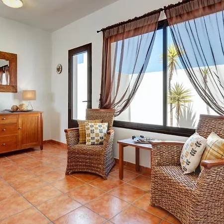 Very Private 4 Bedroom Acebo With Electrically Heated Pool Playa Blanca (Lanzarote)