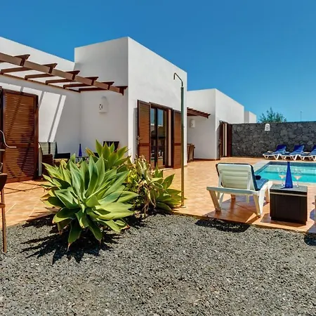 Very Private 4 Bedroom Acebo With Electrically Heated Pool * Playa Blanca (Lanzarote)